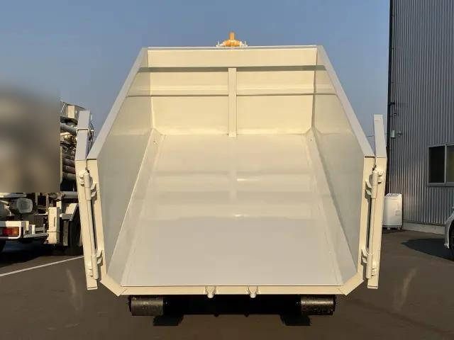 三菱ふそうキャンターコンテナ専用車小型（2t・3t）[写真10]