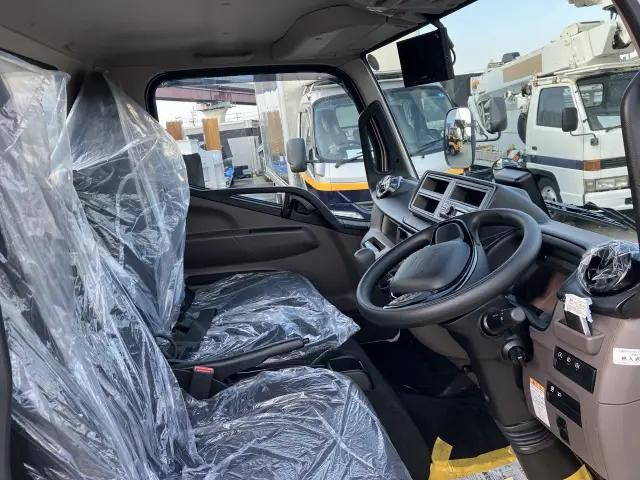 三菱ふそうキャンターコンテナ専用車小型（2t・3t）[写真22]