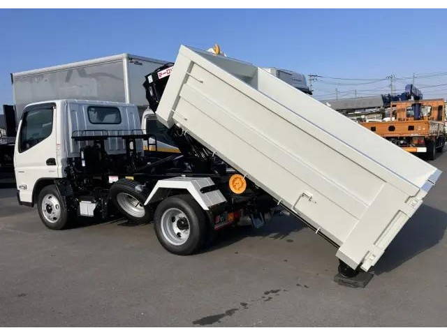 三菱ふそうキャンターコンテナ専用車小型（2t・3t）[写真06]