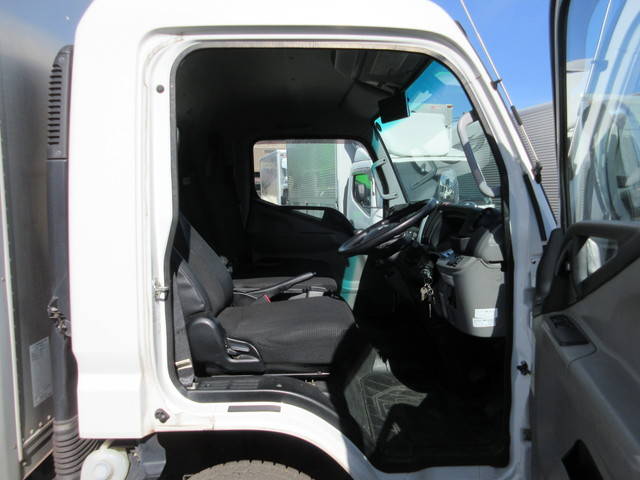 三菱ふそうキャンターアルミバン小型（2t・3t）[写真10]