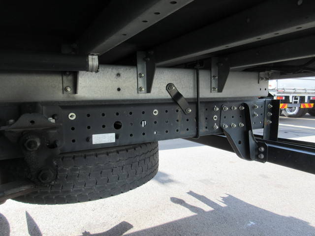 三菱ふそうキャンターアルミバン小型（2t・3t）[写真09]