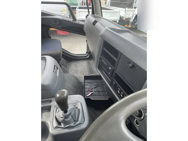 三菱ふそうファイター平ボディ増トン（6t・8t）[写真18]