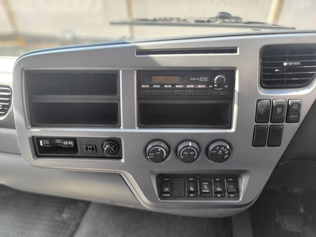 UDトラックスコンドルクレーン6段中型（4t）[写真38]