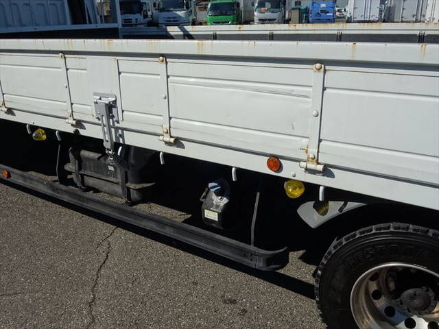 三菱ふそうファイター平ボディ中型（4t）[写真12]