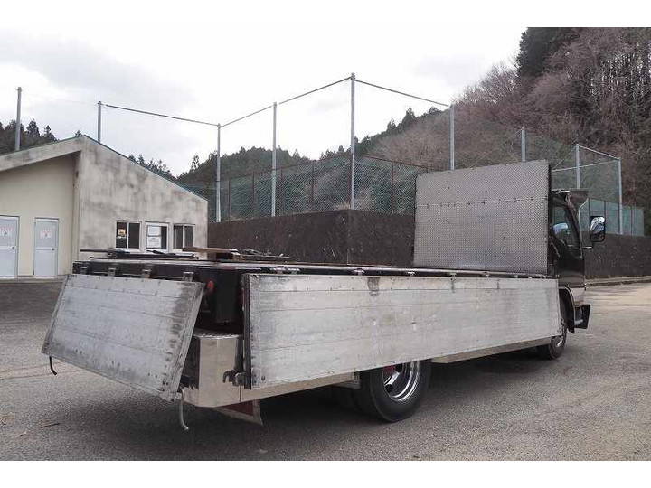 三菱ふそうキャンターアルミブロック小型（2t・3t）[写真10]