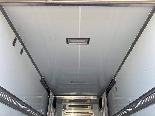 いすゞエルフ冷凍車（冷蔵車）小型（2t・3t）[写真16]