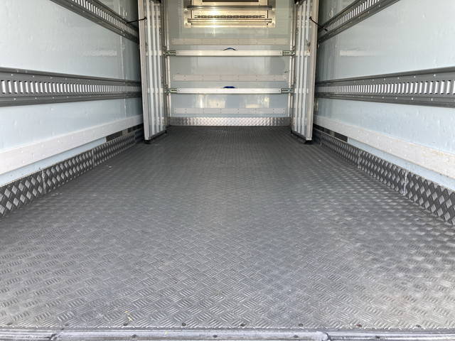 いすゞエルフ冷凍車（冷蔵車）小型（2t・3t）[写真17]