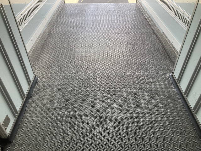 いすゞエルフ冷凍車（冷蔵車）小型（2t・3t）[写真18]