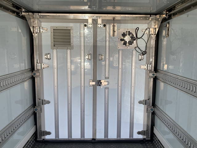 いすゞエルフ冷凍車（冷蔵車）小型（2t・3t）[写真20]