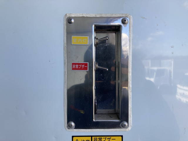 いすゞエルフ冷凍車（冷蔵車）小型（2t・3t）[写真21]