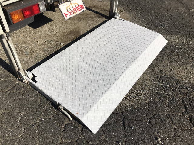 三菱ふそうキャンターダブルキャブ（Wキャブ）小型（2t・3t）[写真12]