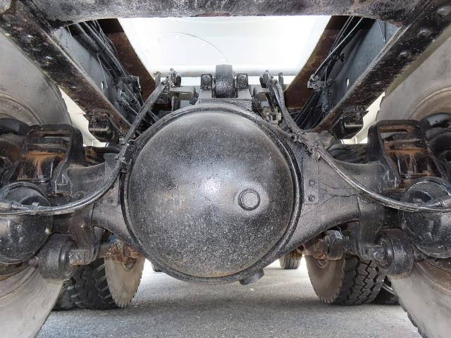 UDトラックスクオンミキサー車（コンクリートミキサー）大型（10t）[写真12]