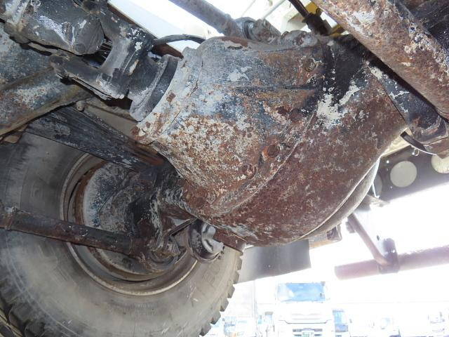 UDトラックスクオンミキサー車（コンクリートミキサー）大型（10t）[写真09]