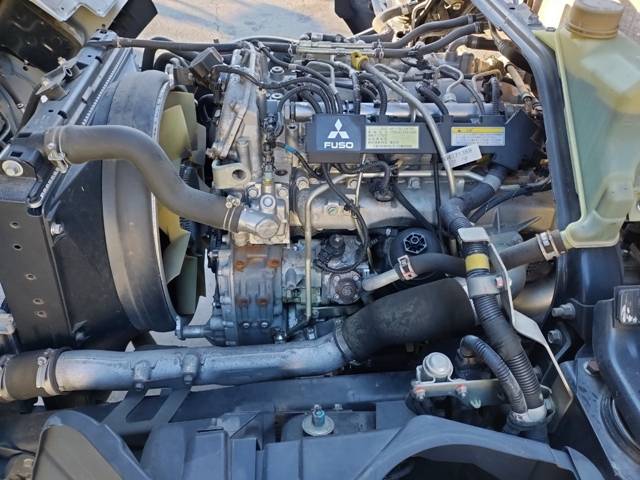 三菱ふそうキャンター平ボディ小型（2t・3t）[写真21]