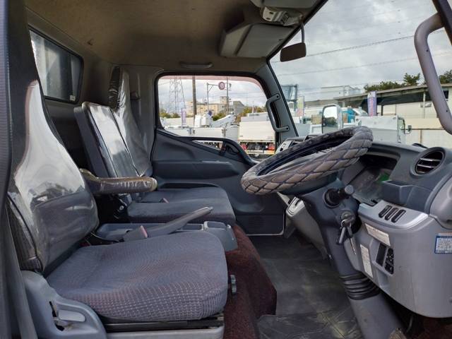 三菱ふそうキャンター平ボディ小型（2t・3t）[写真28]