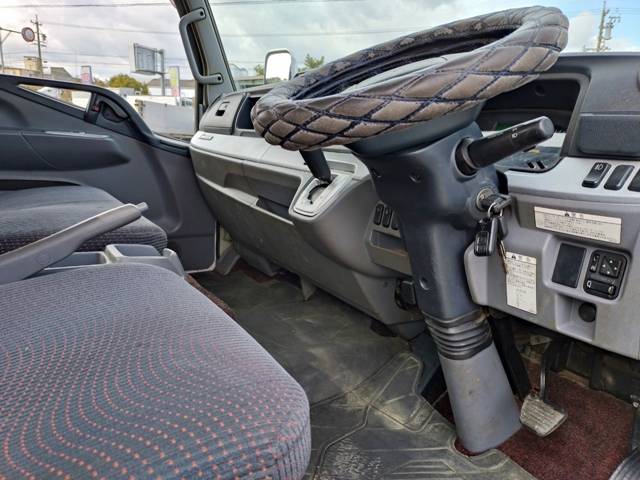 三菱ふそうキャンター平ボディ小型（2t・3t）[写真29]