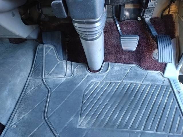 三菱ふそうキャンター平ボディ小型（2t・3t）[写真35]