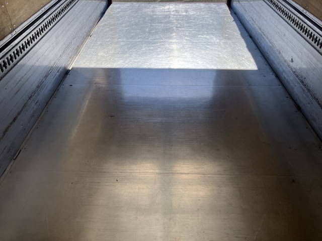 いすゞフォワードアルミウイング中型（4t）[写真14]