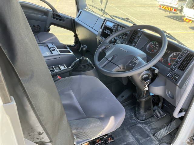 いすゞフォワードアルミウイング中型（4t）[写真32]