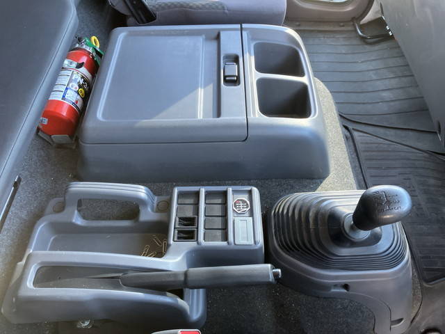 いすゞフォワードアルミウイング中型（4t）[写真36]