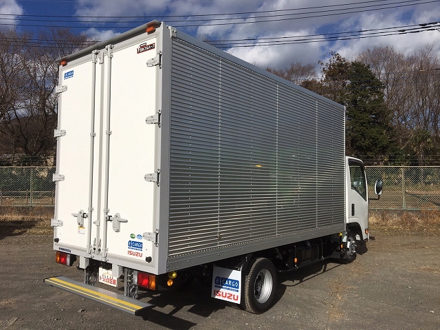 いすゞエルフアルミバン小型（2t・3t）[写真02]