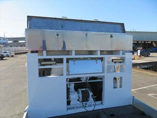 UDトラックスクオンセルフローダー大型（10t）[写真10]