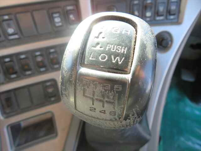 UDトラックスクオンセルフローダー大型（10t）[写真23]