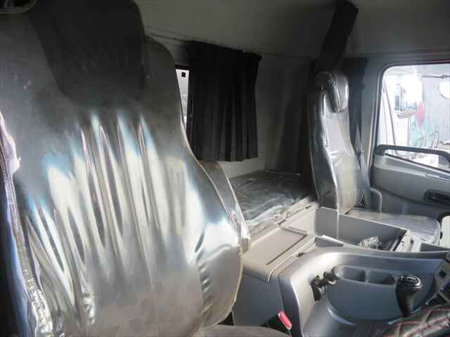 UDトラックスクオンセルフローダー大型（10t）[写真34]