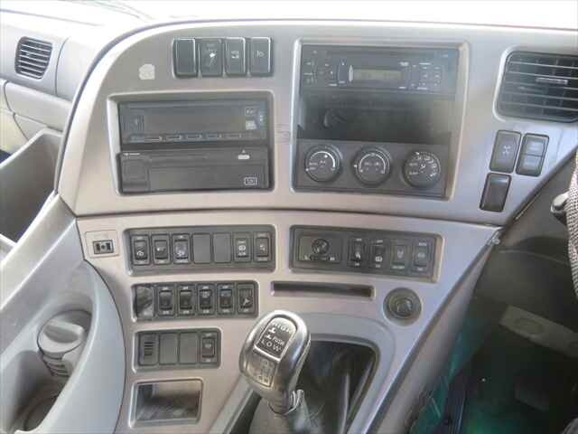 UDトラックスクオンセルフローダー大型（10t）[写真35]