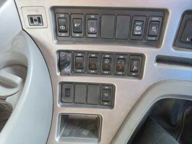 UDトラックスクオンセルフローダー大型（10t）[写真38]