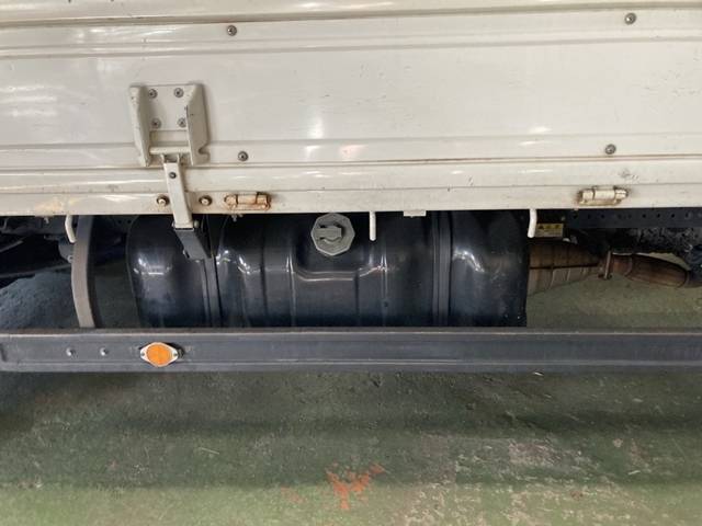 いすゞエルフ平ボディ小型（2t・3t）[写真12]