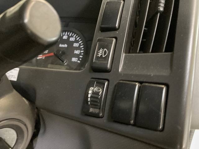 いすゞエルフ平ボディ小型（2t・3t）[写真28]