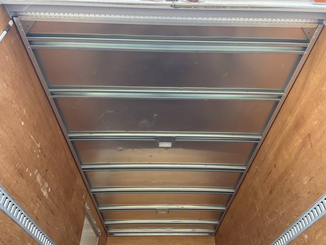 いすゞエルフアルミバン小型（2t・3t）[写真13]