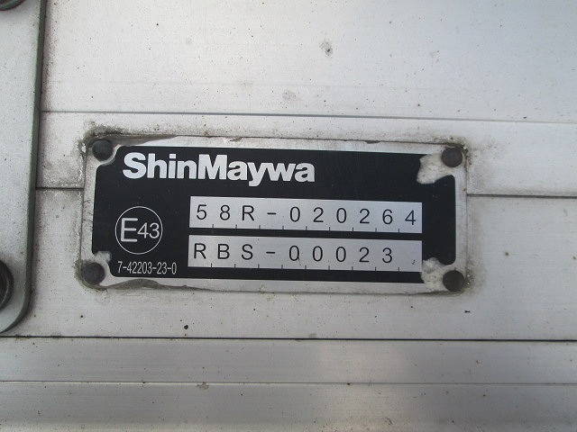 三菱ふそうキャンターアルミウイング小型（2t・3t）[写真10]