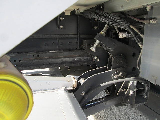 三菱ふそうキャンターアルミウイング小型（2t・3t）[写真11]