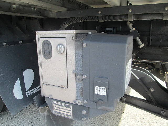 三菱ふそうキャンターアルミウイング小型（2t・3t）[写真14]