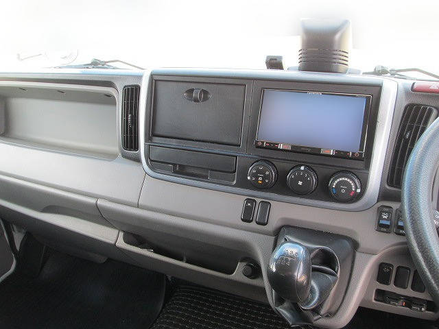 三菱ふそうキャンターアルミウイング小型（2t・3t）[写真18]