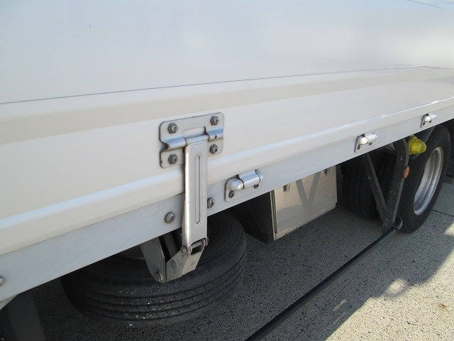 三菱ふそうキャンターアルミウイング小型（2t・3t）[写真03]