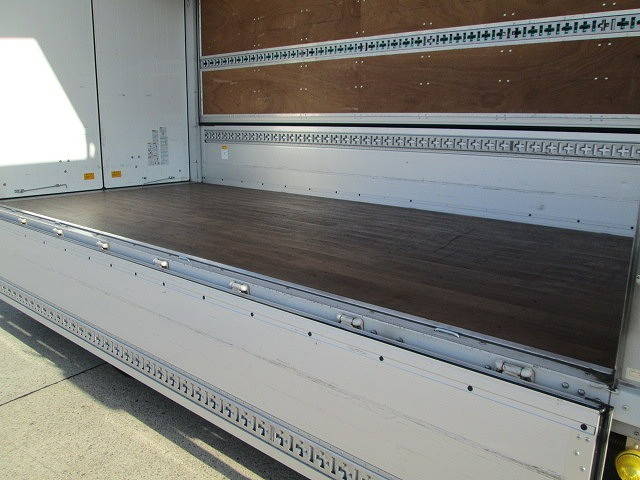 三菱ふそうキャンターアルミウイング小型（2t・3t）[写真04]