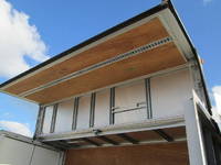 三菱ふそうキャンターアルミウイング小型（2t・3t）[写真05]