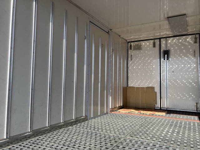 いすゞエルフ冷凍車（冷蔵車）小型（2t・3t）[写真13]