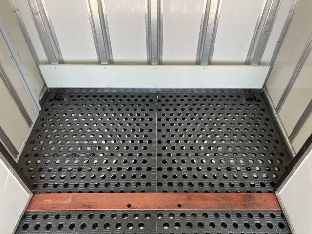 いすゞエルフ冷凍車（冷蔵車）小型（2t・3t）[写真16]