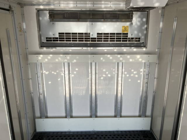 いすゞエルフ冷凍車（冷蔵車）小型（2t・3t）[写真17]