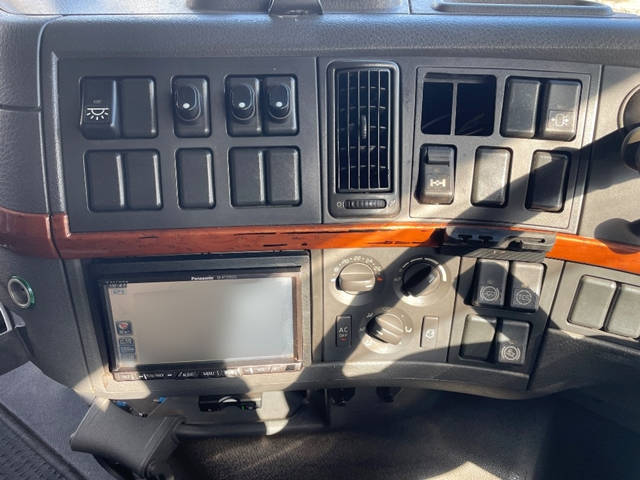 ボルボボルボFHトレーラーヘッド（トラクターヘッド）大型（10t）[写真29]