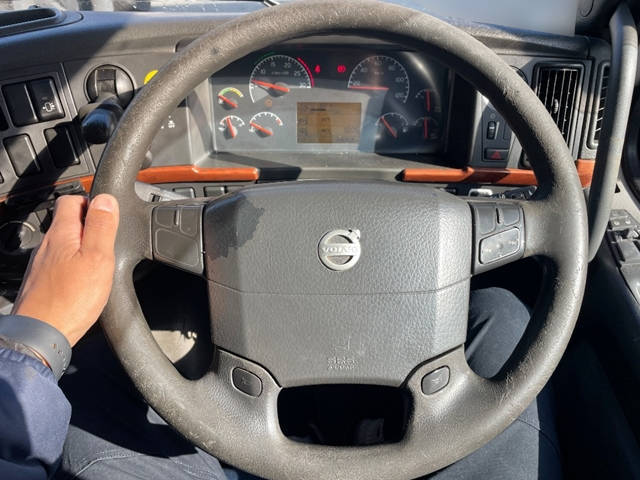 ボルボボルボFHトレーラーヘッド（トラクターヘッド）大型（10t）[写真30]