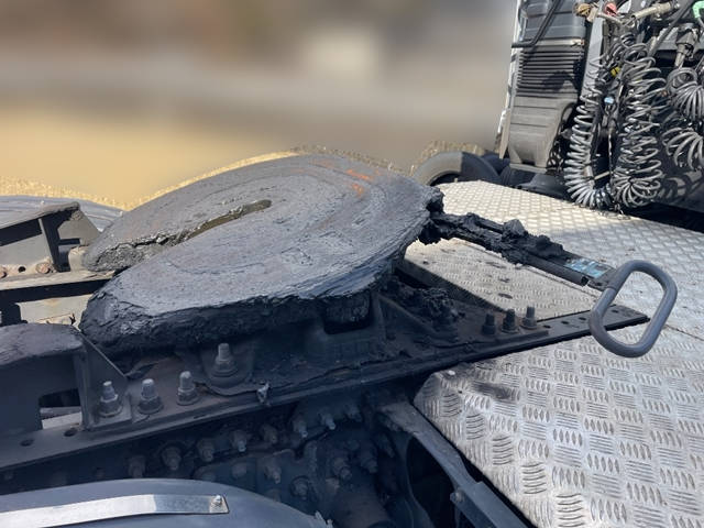 ボルボボルボFHトレーラーヘッド（トラクターヘッド）大型（10t）[写真09]