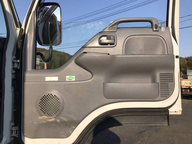 いすゞエルフセルフクレーン4段小型（2t・3t）[写真31]