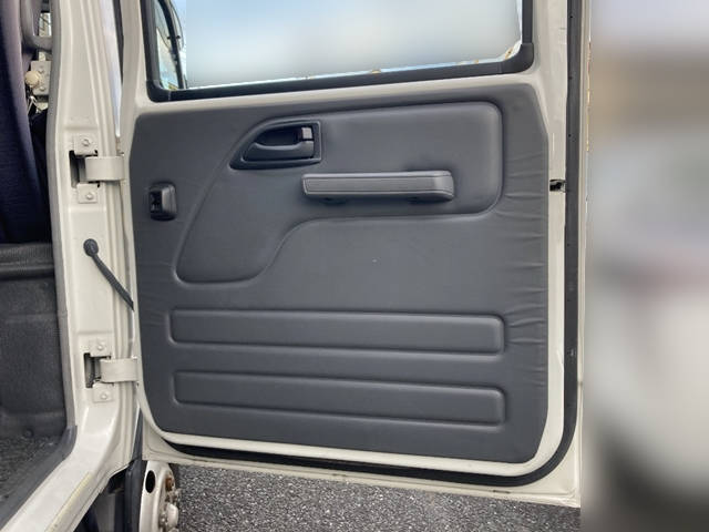 いすゞエルフアルミバン小型（2t・3t）[写真24]