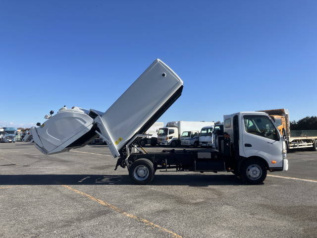 日野デュトロパッカー車（塵芥車）小型（2t・3t）[写真06]