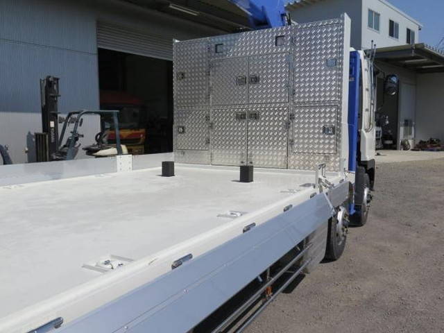 いすゞギガセルフクレーン4段大型（10t）[写真10]